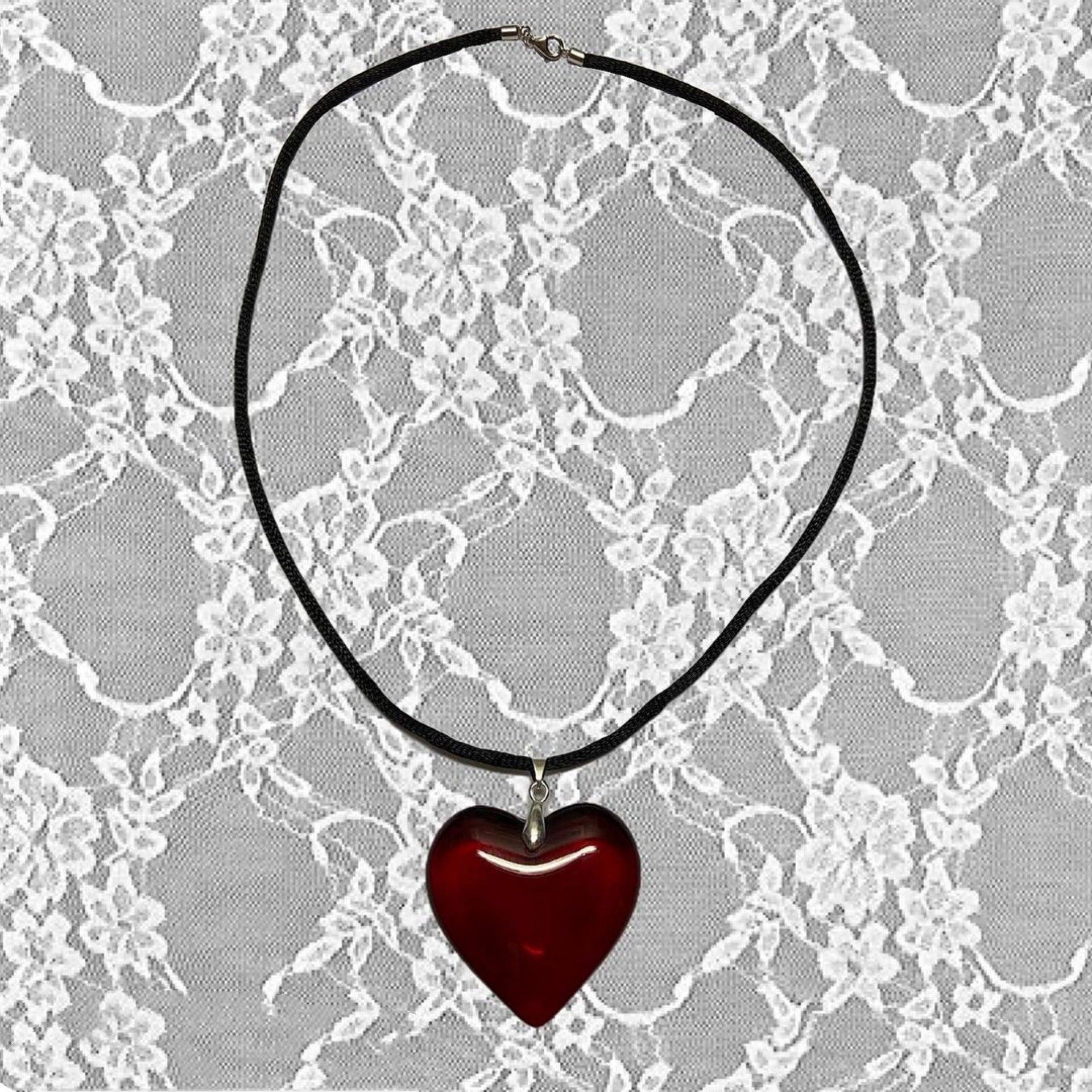 BAZAR Heart Pendant Choker Necklace